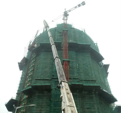 扶沟吊车在工地上作业